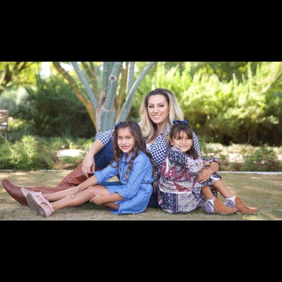 Meet your Posher, Rena - Picture 2 of 2